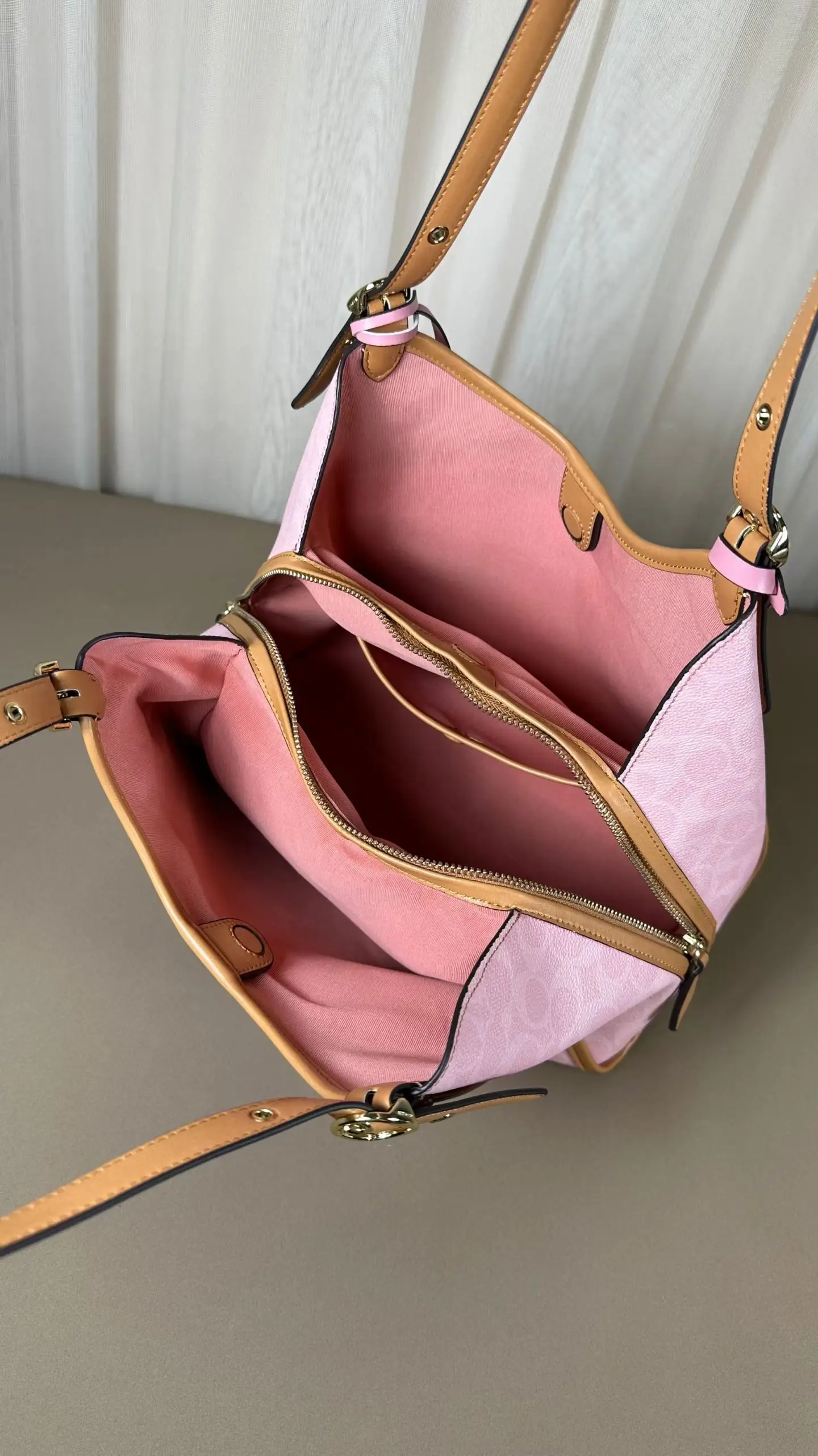 Erin Signature Canvas Shoulder Bag D39018079 — view 8