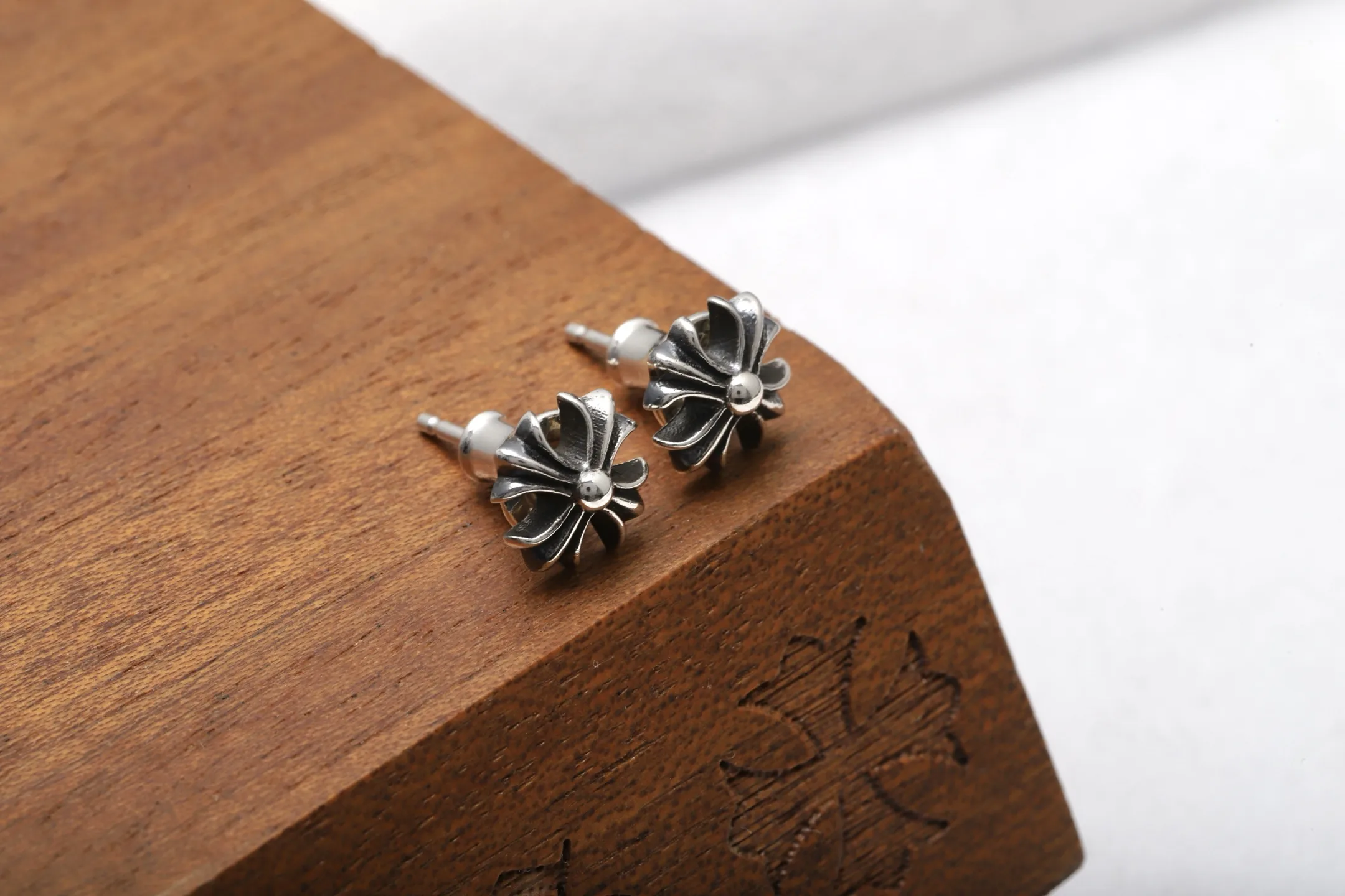 Cross Flower Stud Earrings (Sterling Silver) D14017885 — view 3