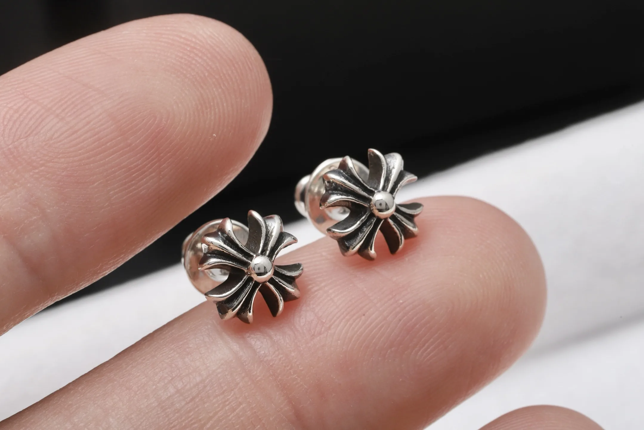 Cross Flower Stud Earrings (Sterling Silver) D14017885 — view 5