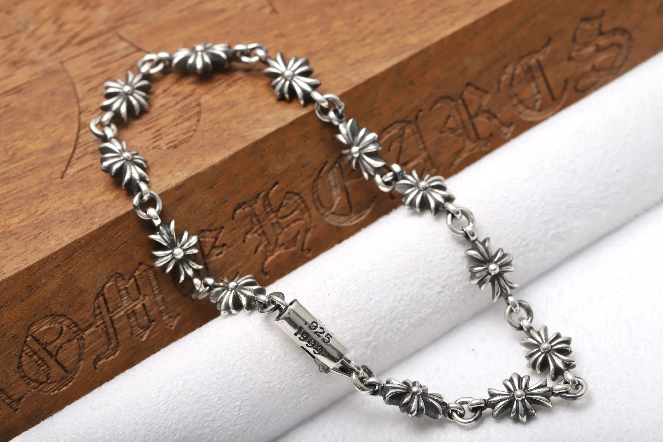 Chrome Hearts Cross Link Bracelet (Sterling Silver) D39017897 — view 4