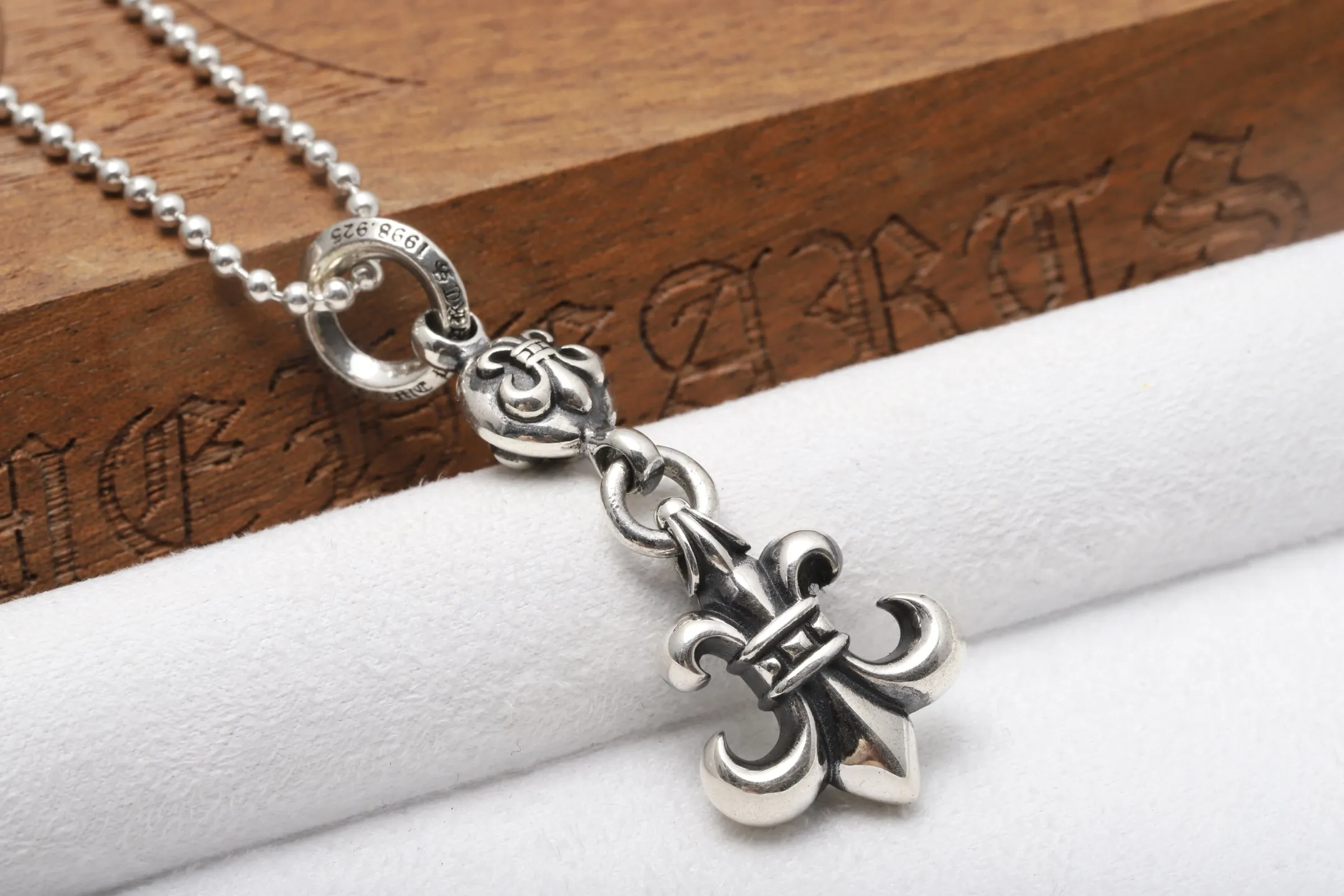 Fleur-de-Lis Pendant Necklace (Sterling Silver) D56017879 — view 7
