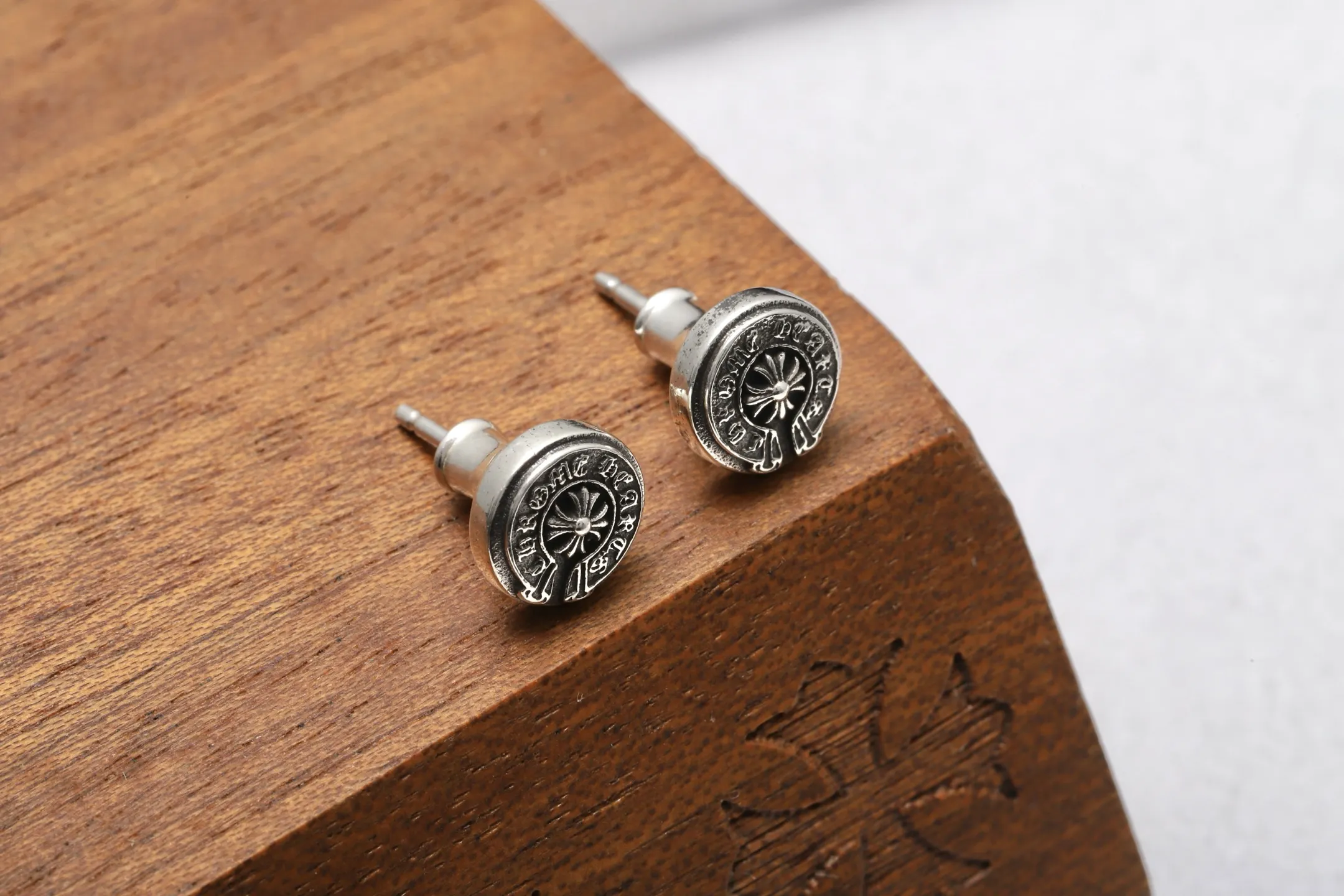 Horseshoe Engraved Sterling Silver Stud Earrings D14517888 — view 3