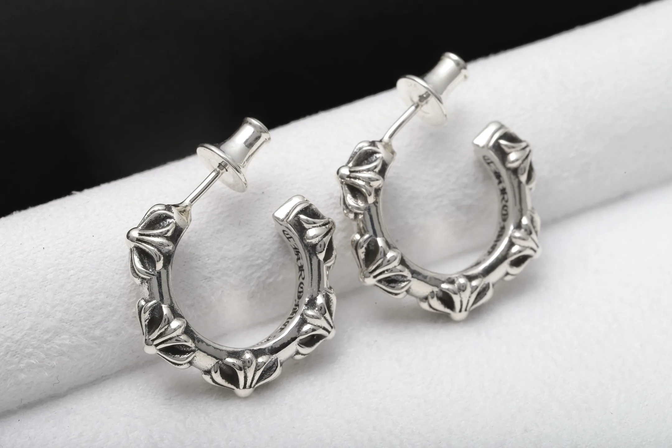 Chrome Hearts-Inspired Cross Flower Hoop Earrings D34017894 — view 4