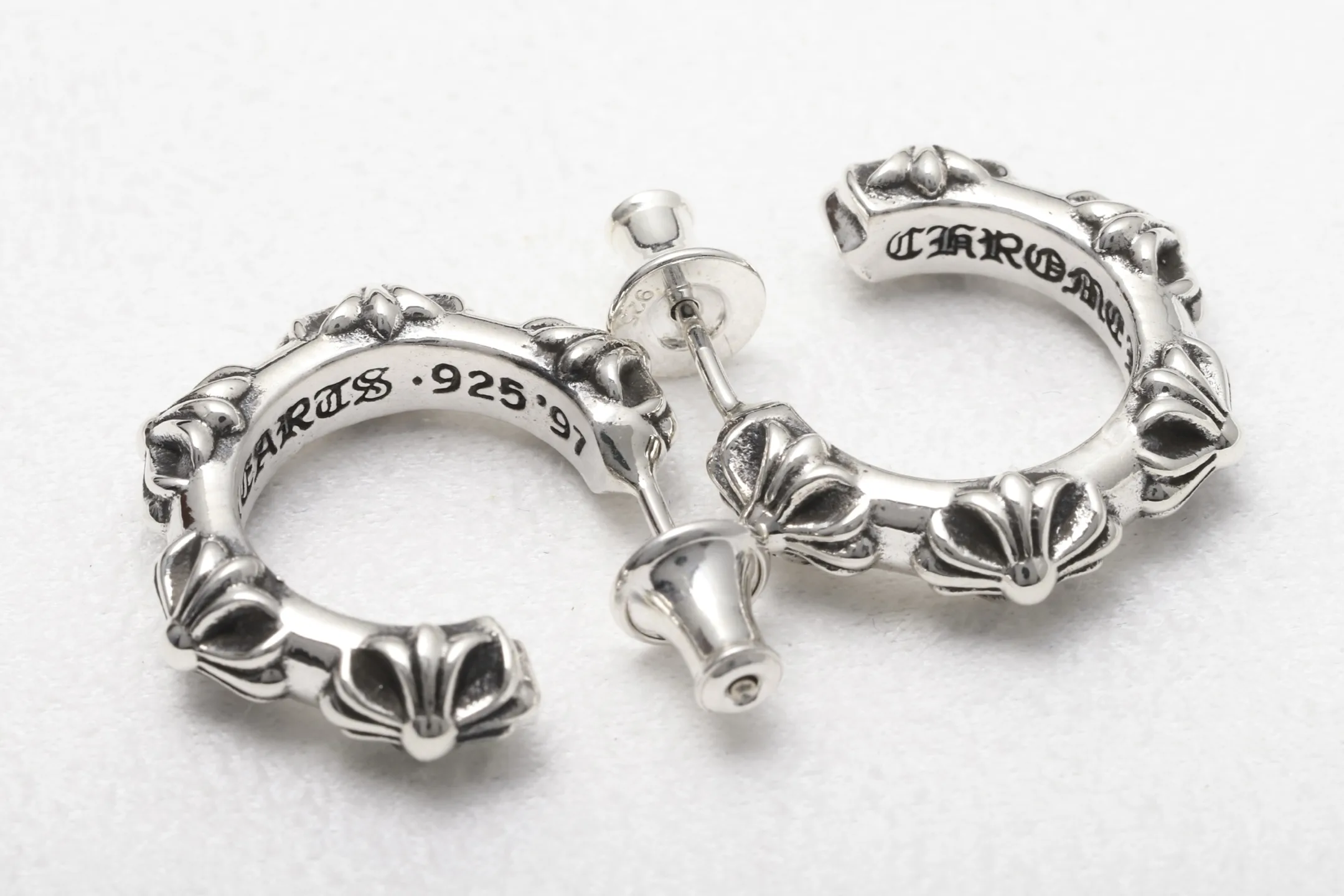 Chrome Hearts-Inspired Cross Flower Hoop Earrings D34017894 — view 5