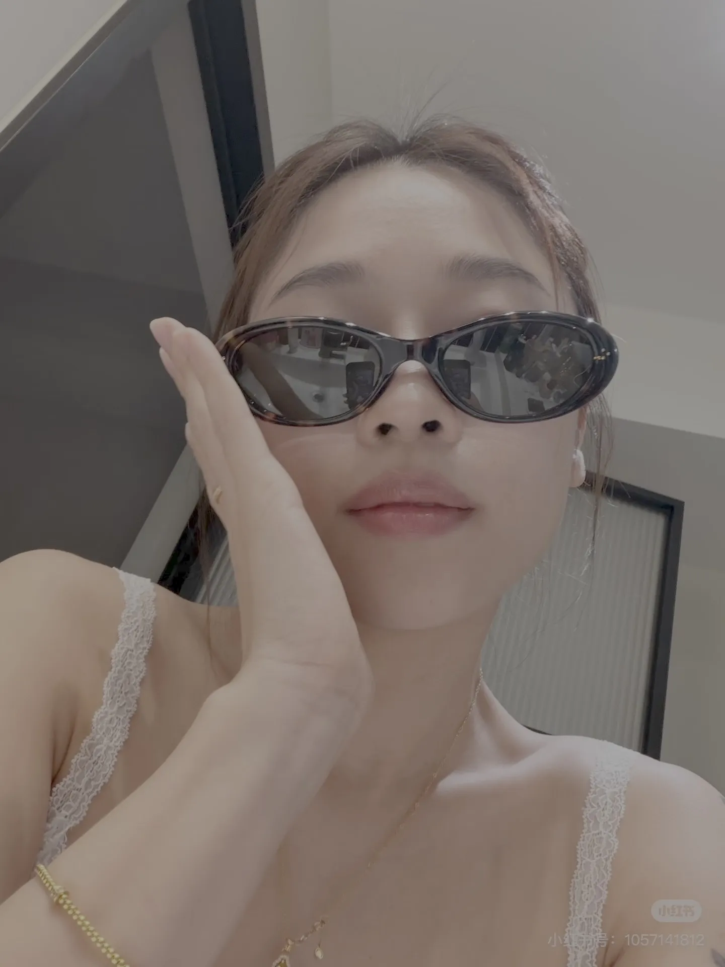 Cat-Eye Sunglasses D34018564 — view 2