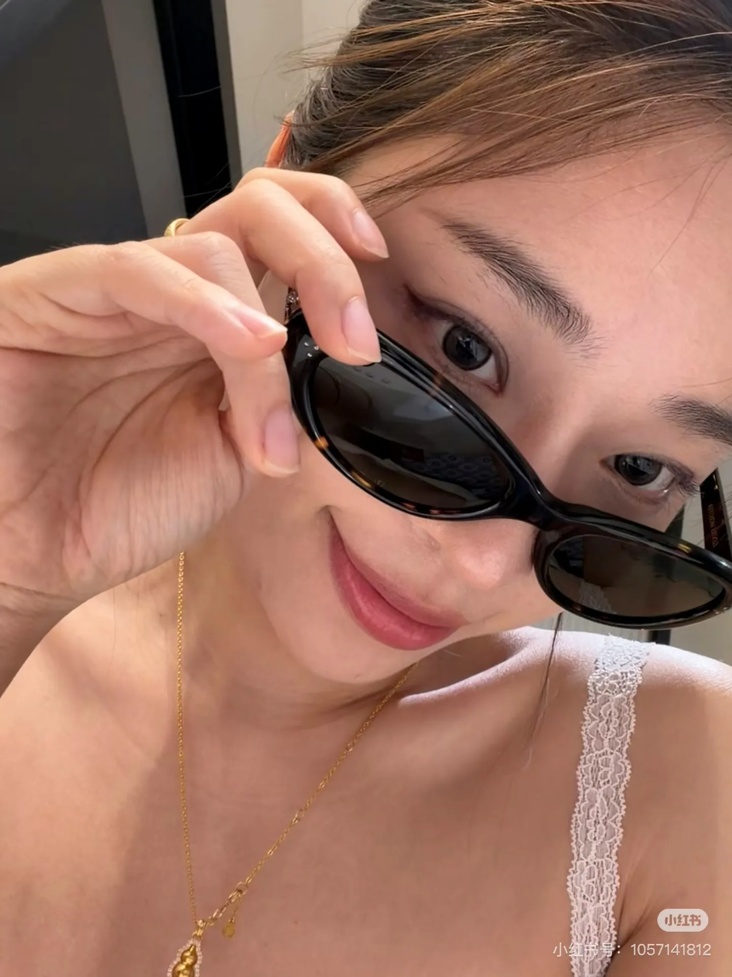 Cat-Eye Sunglasses D34018564 — view 3