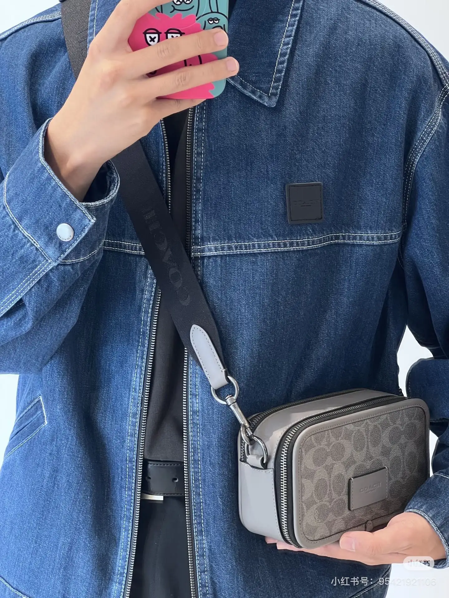 Signature Coated Canvas Camera Bag D38017961 — view 4