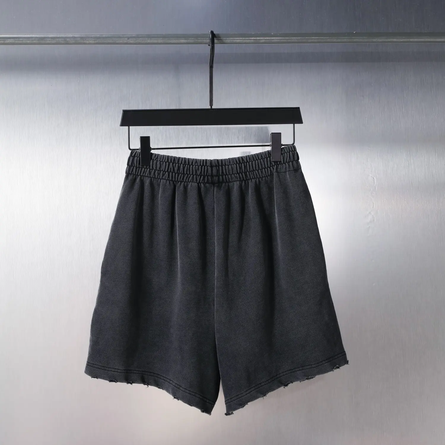 Flame Logo Distressed Cotton Shorts D18918818 — view 2