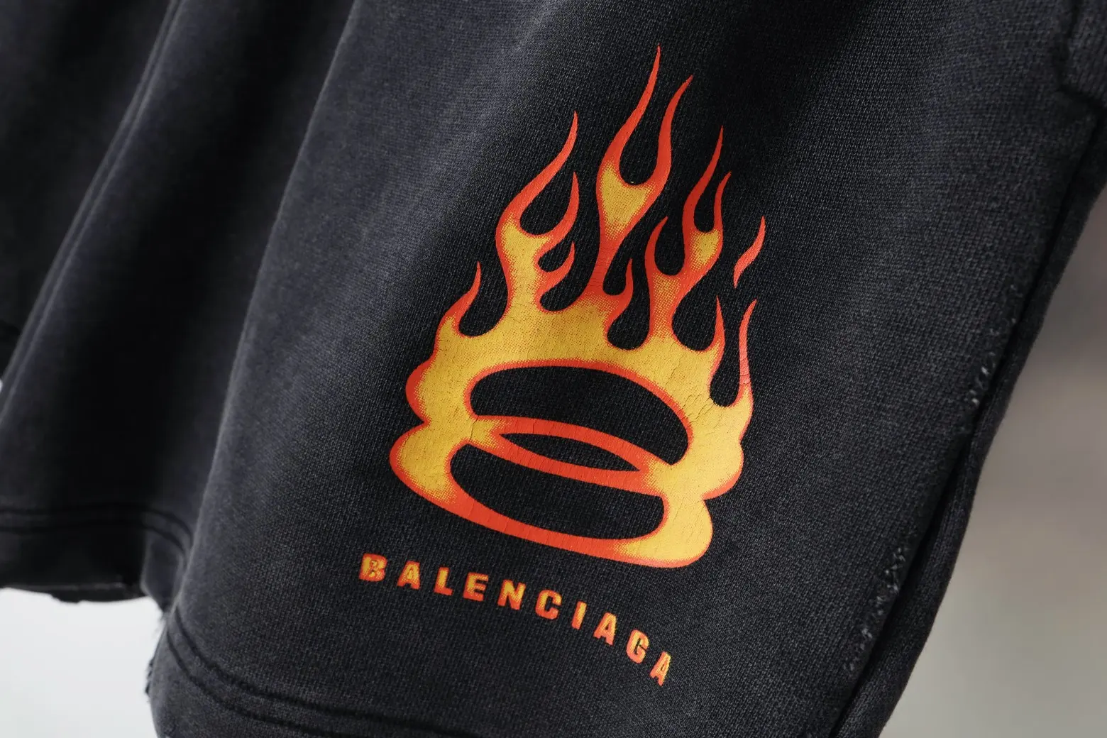 Flame Logo Distressed Cotton Shorts D18918818 — view 3
