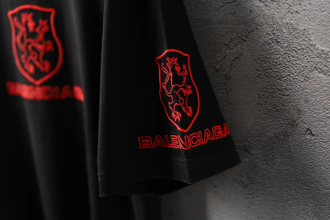 Embroidered Crest Logo Oversized T-Shirt D16918805 — view 4