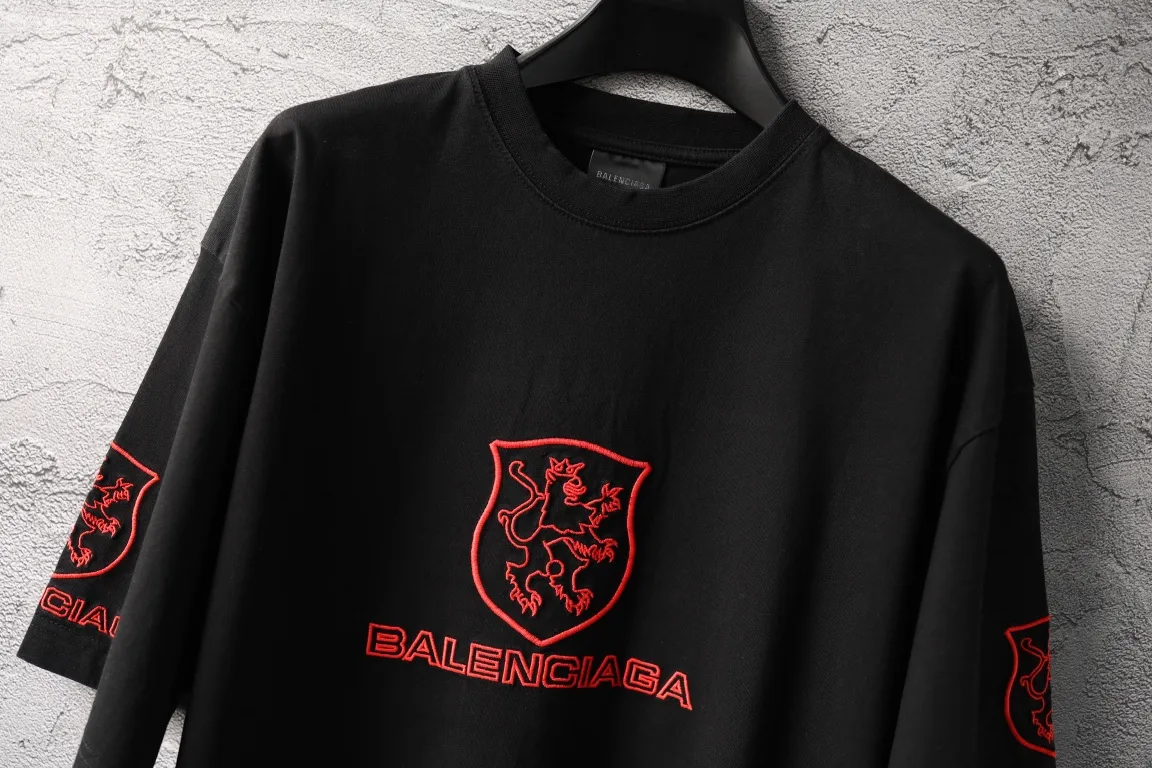 Embroidered Crest Logo Oversized T-Shirt D16918805 — view 5
