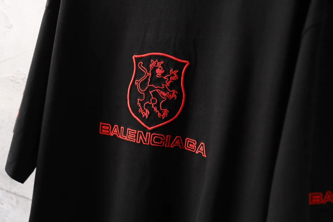 Embroidered Crest Logo Oversized T-Shirt D16918805 — view 6