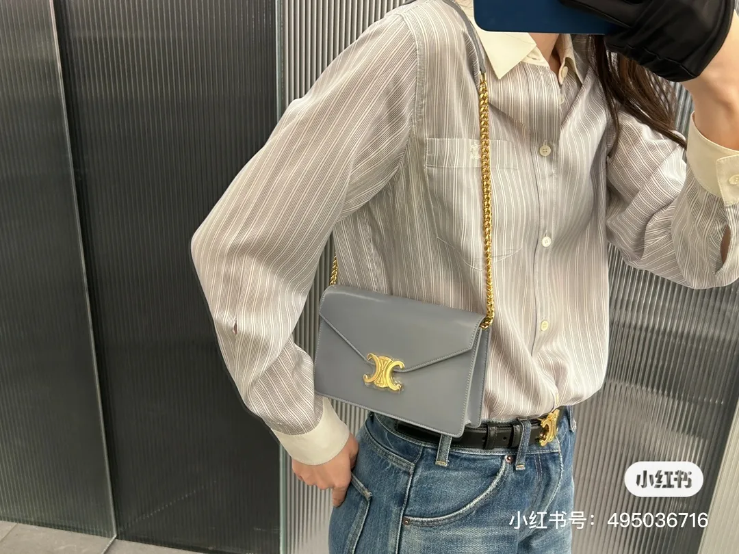 Triomphe Envelope Chain Bag D28018492 — view 4