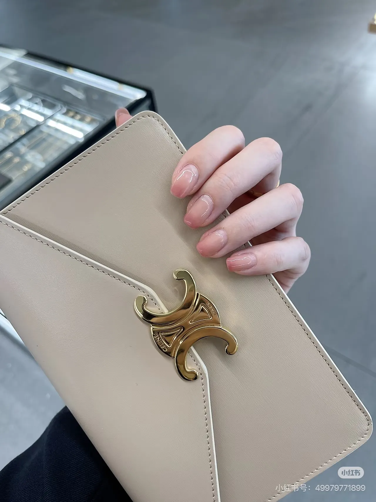 Triomphe Envelope Chain Bag D28018492 — view 8