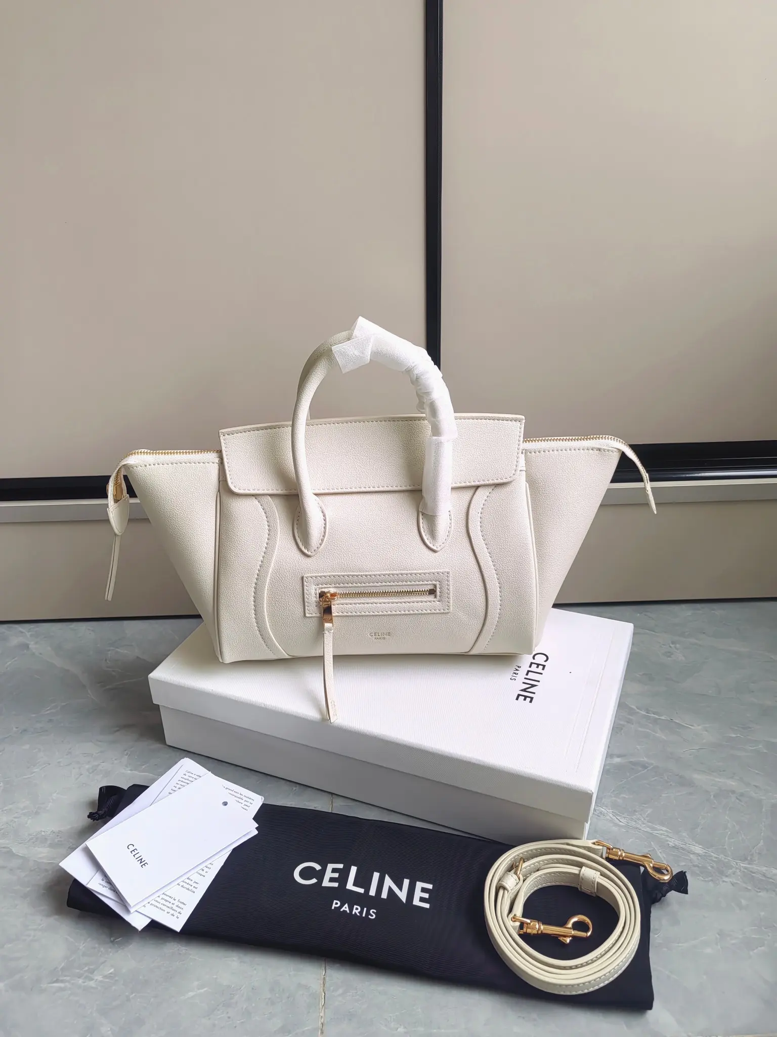 Celine Nano Luggage Handbag D57017780