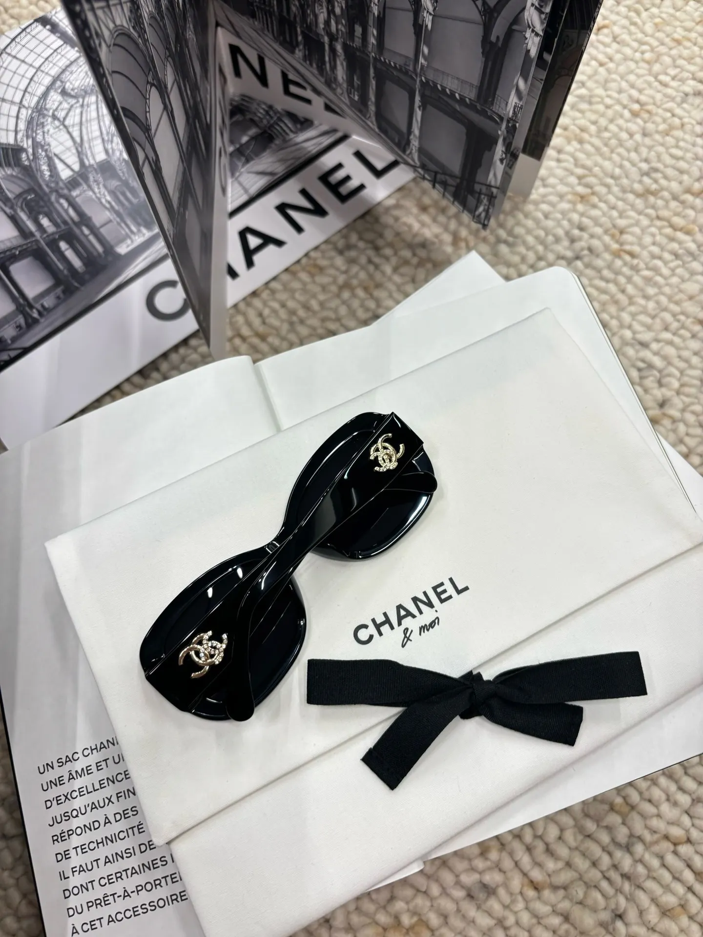 Chanel Double Logo Embellished Sunglasses D20018542 — view 4