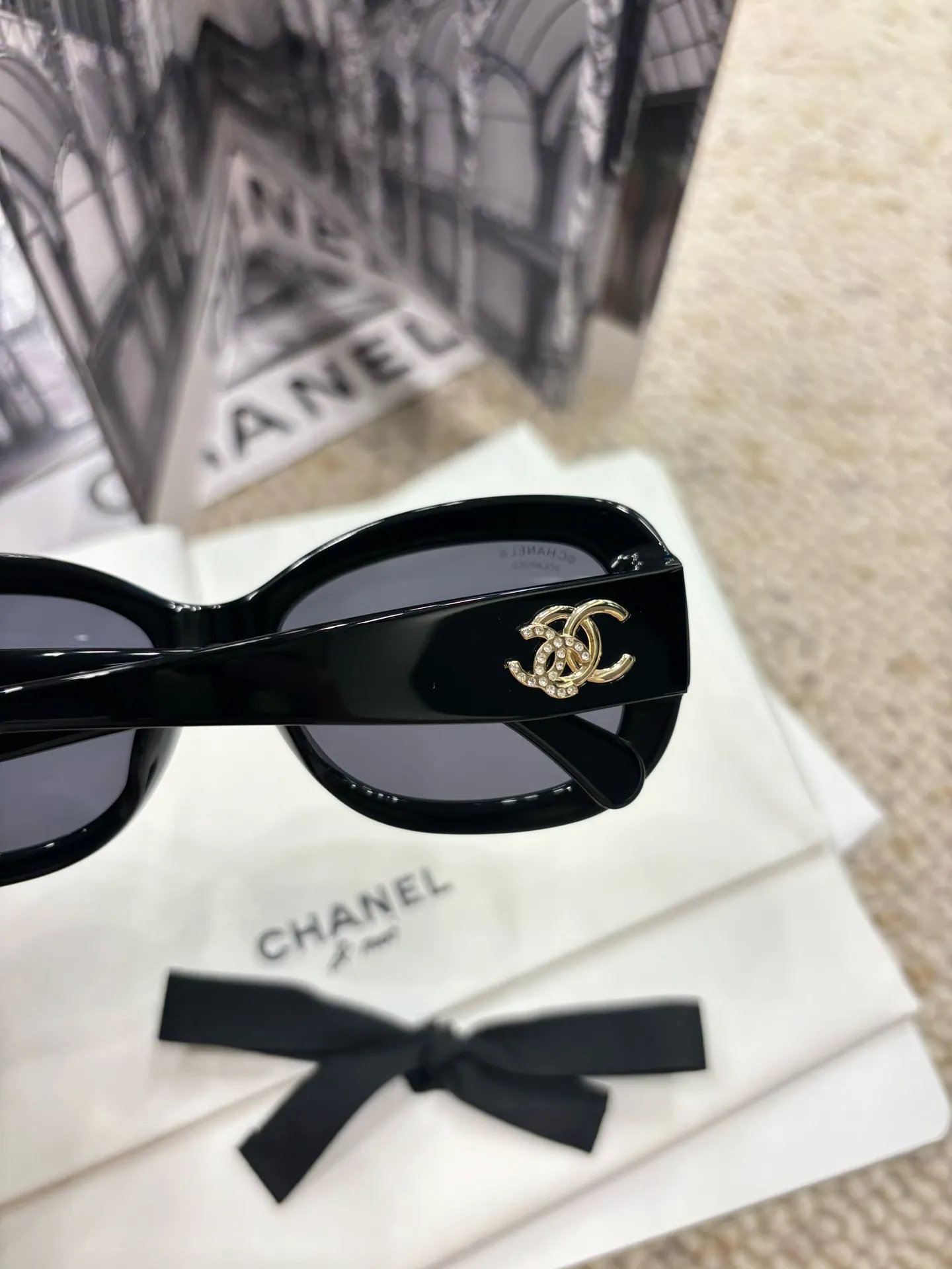 Chanel Double Logo Embellished Sunglasses D20018542 — view 5