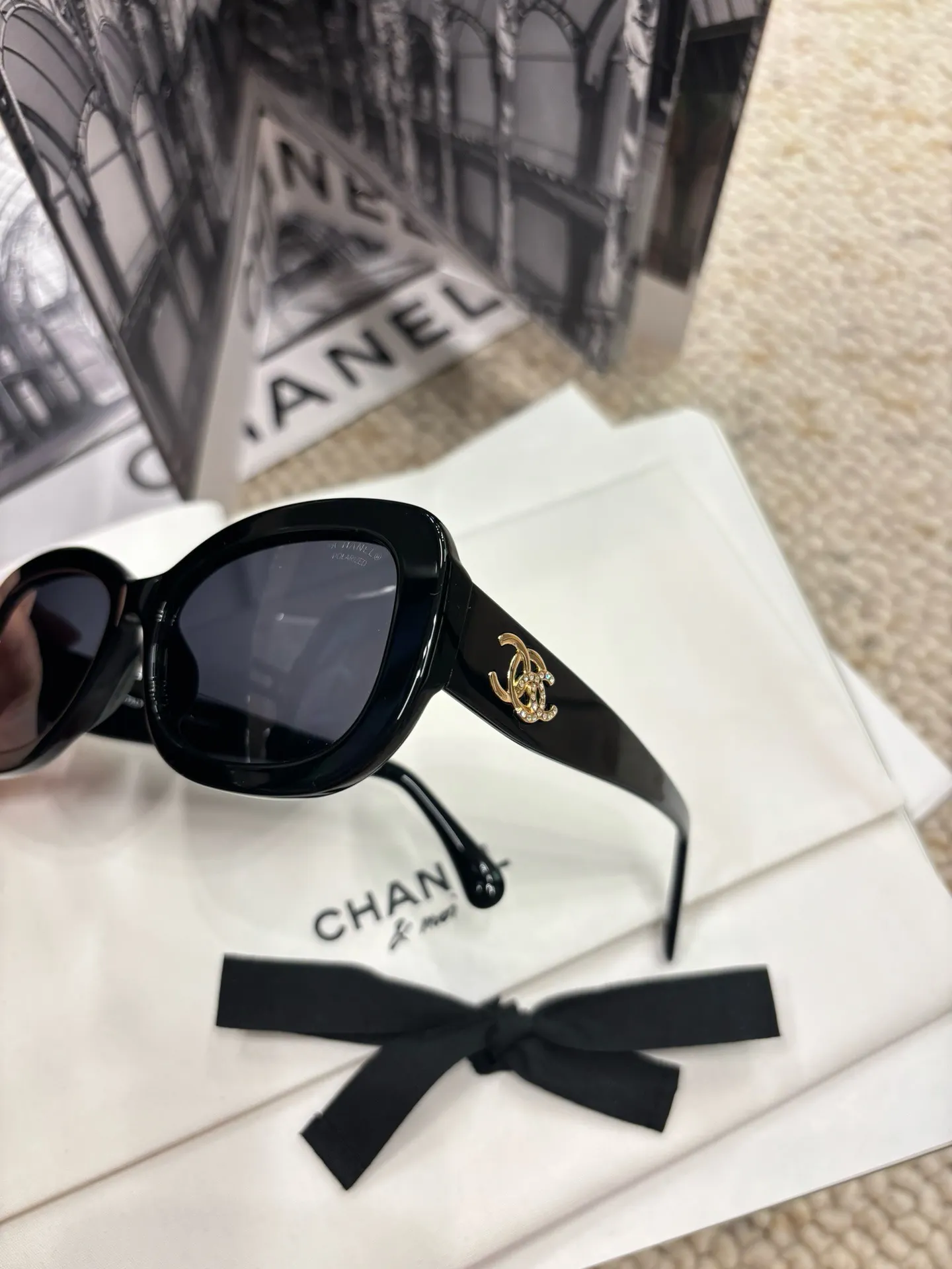 Chanel Double Logo Embellished Sunglasses D20018542 — view 7