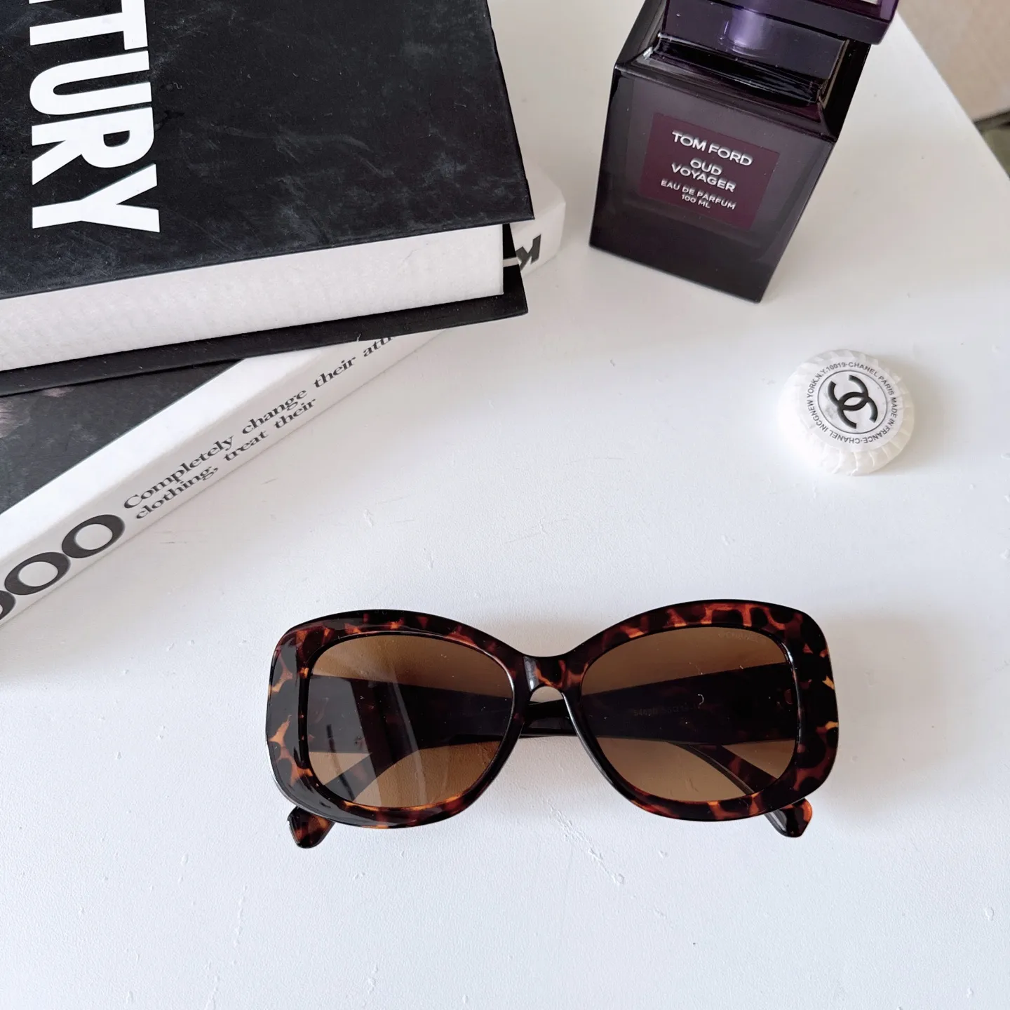 Chanel Double Logo Embellished Sunglasses D20018544