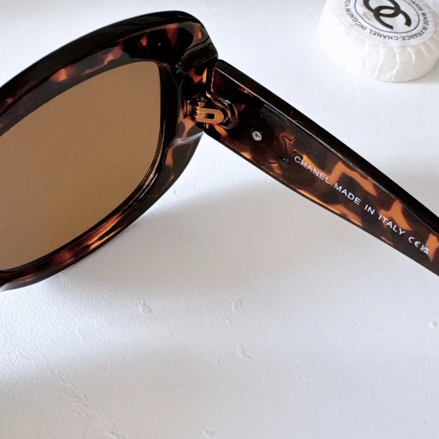 Chanel Double Logo Embellished Sunglasses D20018544 — view 4