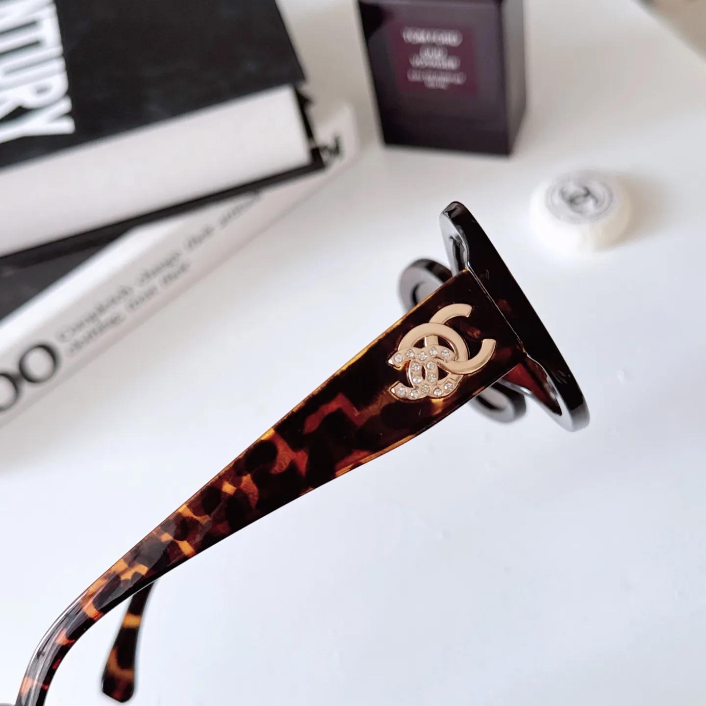 Chanel Double Logo Embellished Sunglasses D20018544 — view 5
