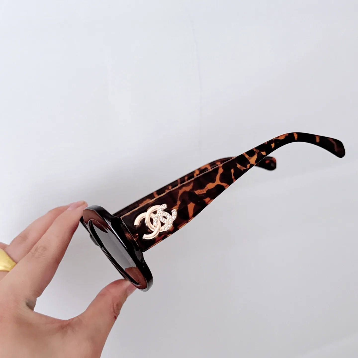 Chanel Double Logo Embellished Sunglasses D20018544 — view 6