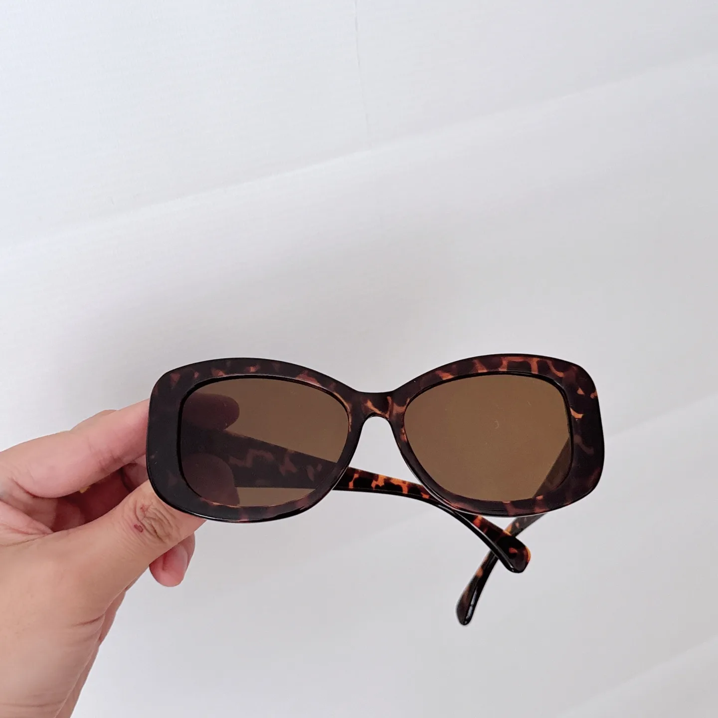 Chanel Double Logo Embellished Sunglasses D20018544 — view 7