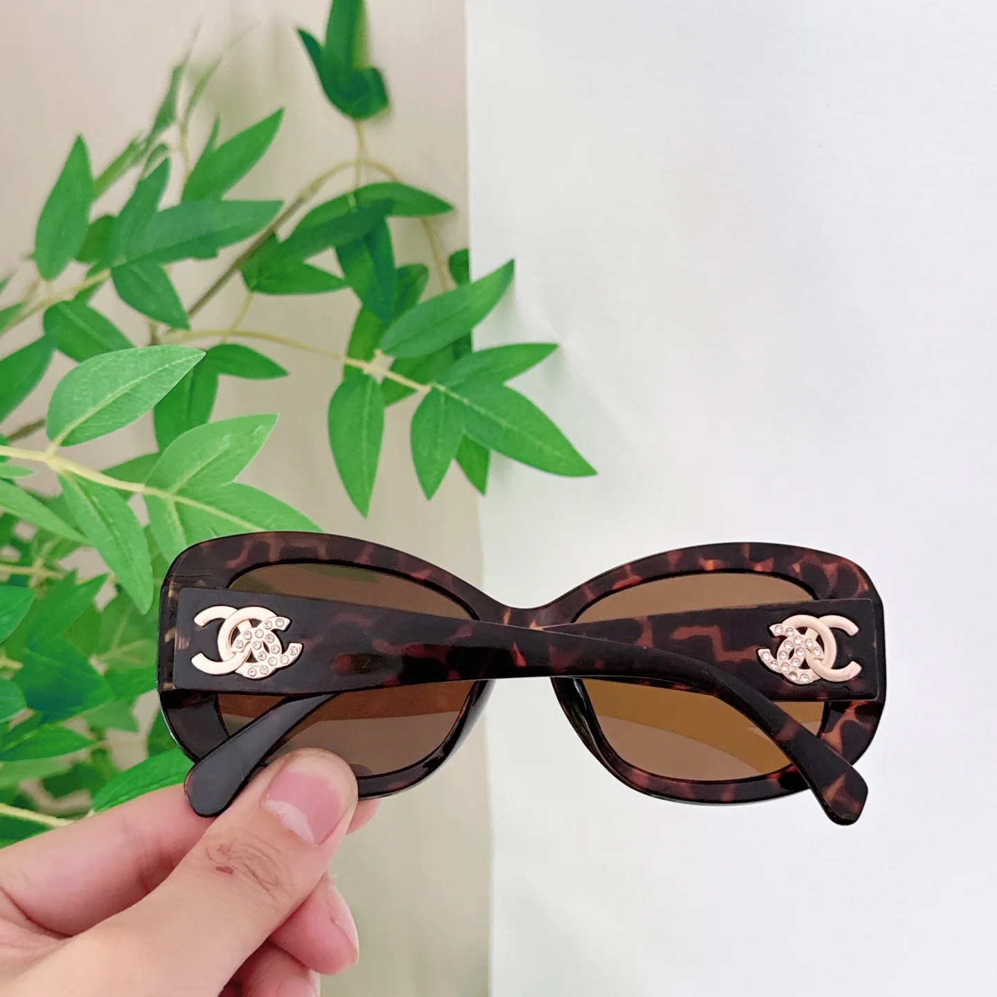 Chanel Double Logo Embellished Sunglasses D20018544 — view 9