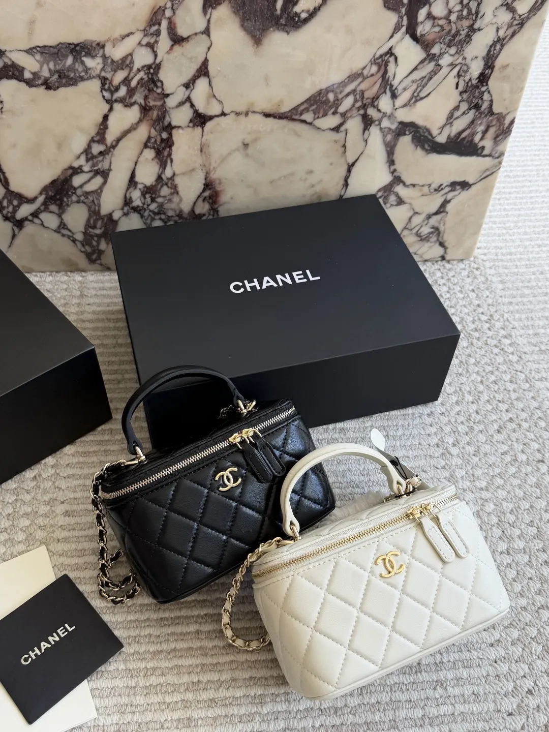 Chanel Quilted Lambskin Vanity Case Bag D31017908