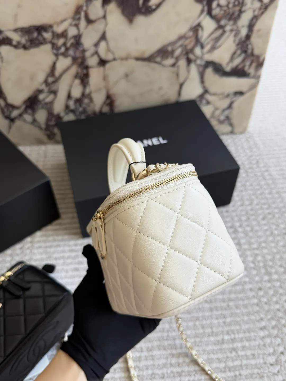 Chanel Quilted Lambskin Vanity Case Bag D31017908 — view 4