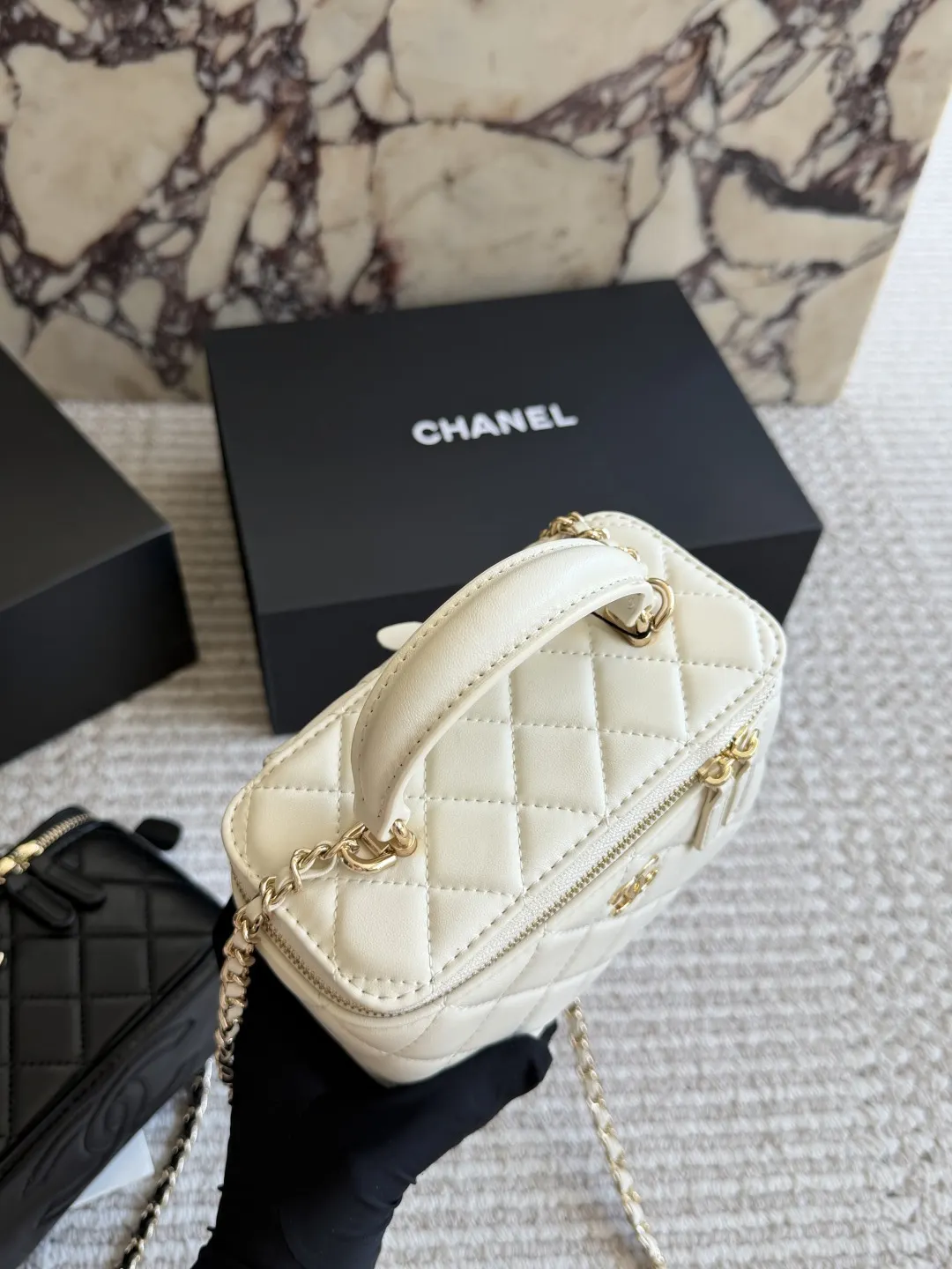 Chanel Quilted Lambskin Vanity Case Bag D31017908 — view 7