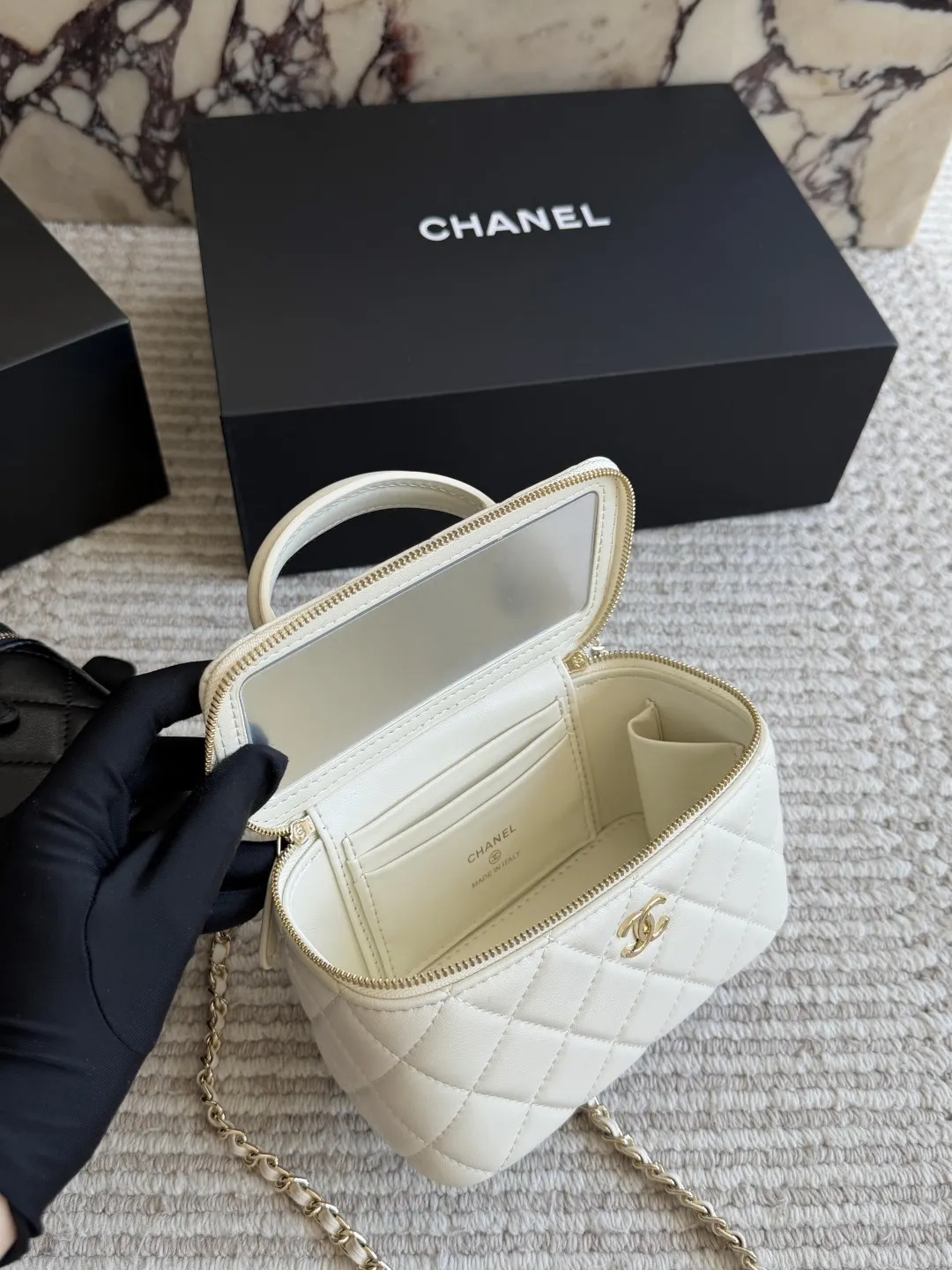 Chanel Quilted Lambskin Vanity Case Bag D31017908 — view 9