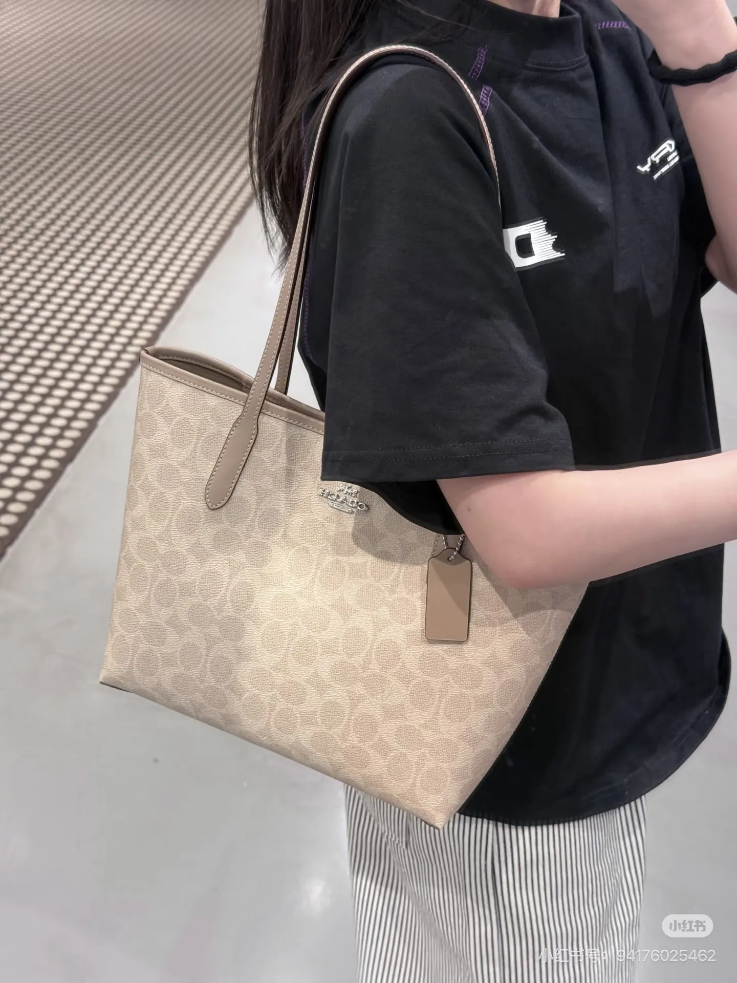 City 26 Signature Canvas Tote Bag D26018374 — view 5