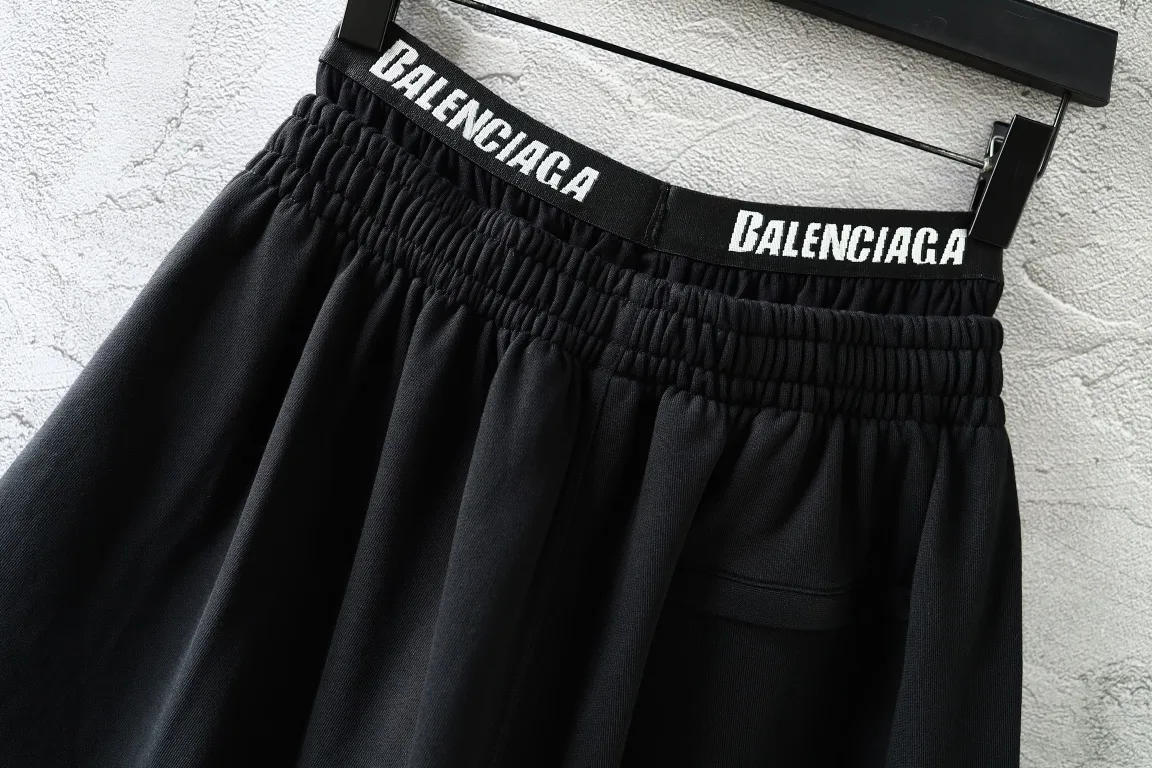 Trompe L'oeil Double-Waistband Sweat Shorts D21921321 — view 3