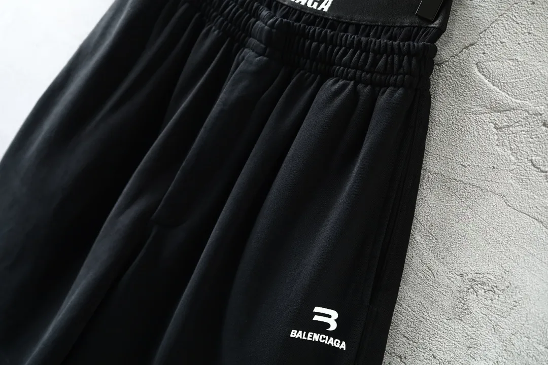 Trompe L'oeil Double-Waistband Sweat Shorts D21921321 — view 5