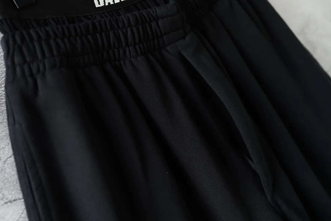 Trompe L'oeil Double-Waistband Sweat Shorts D21921321 — view 7