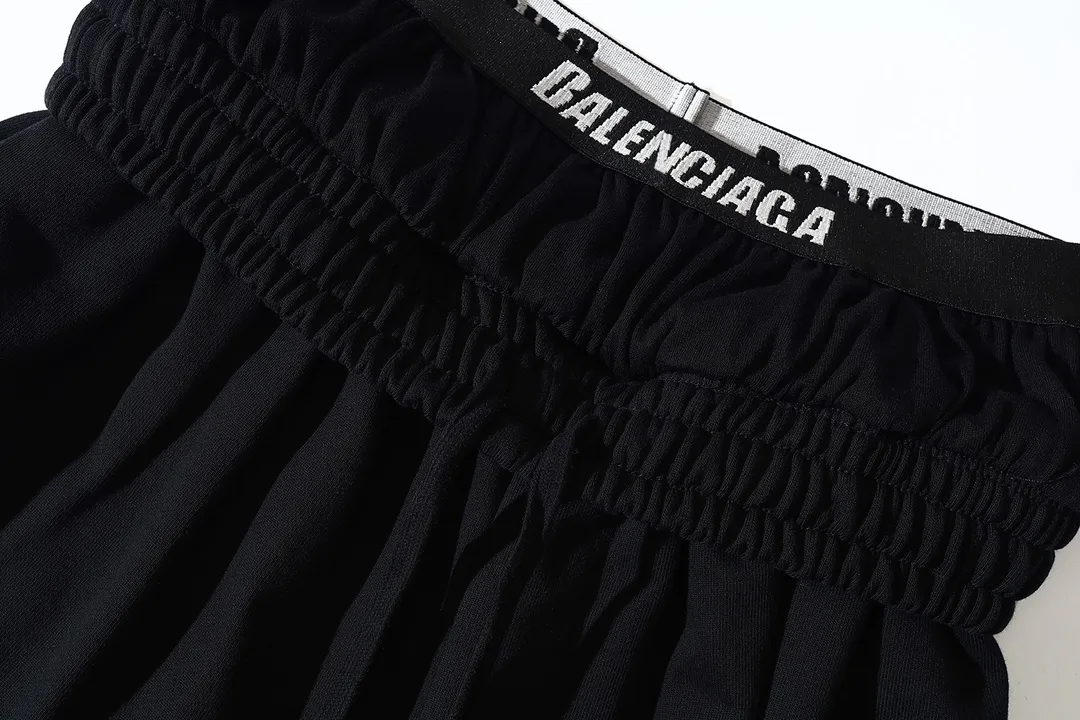 Trompe L'oeil Double-Waistband Sweat Shorts D21921321 — view 13