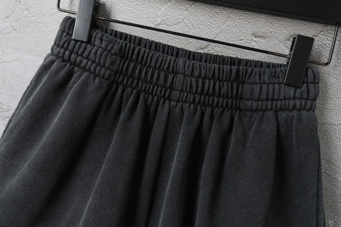 Embroidered Crest Washed Cotton Shorts D19921302 — view 5