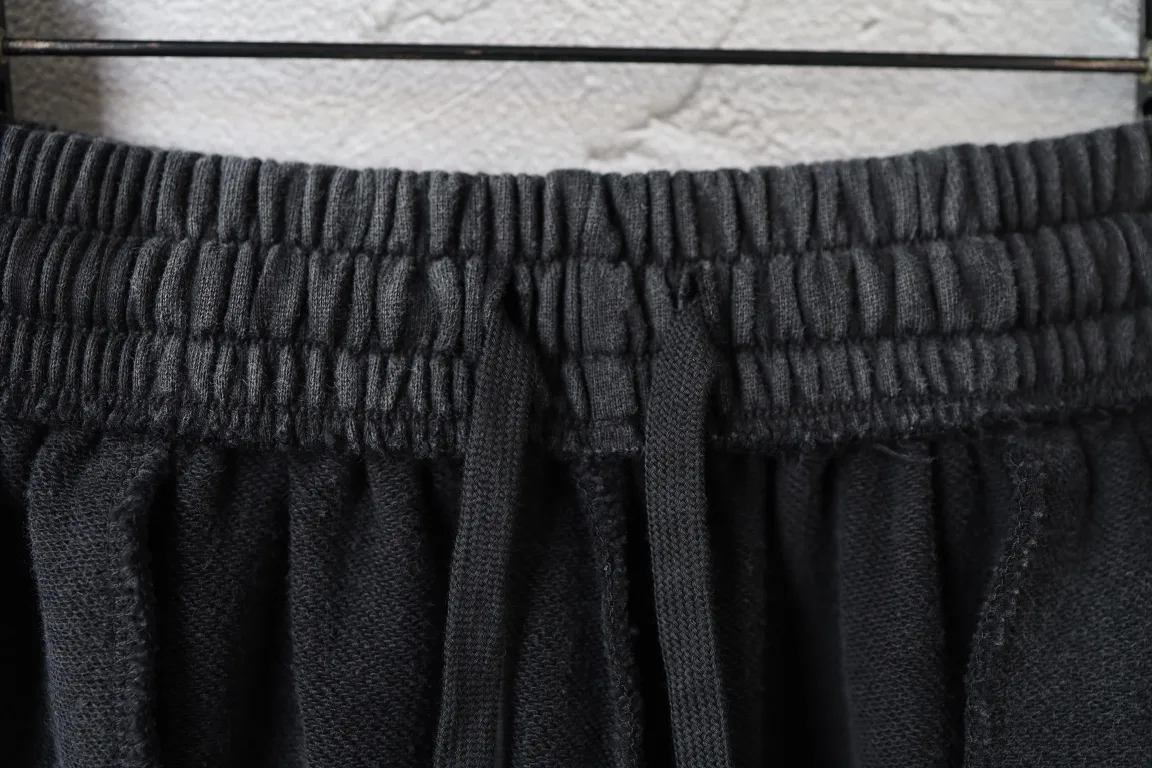 Embroidered Crest Washed Cotton Shorts D19921302 — view 7