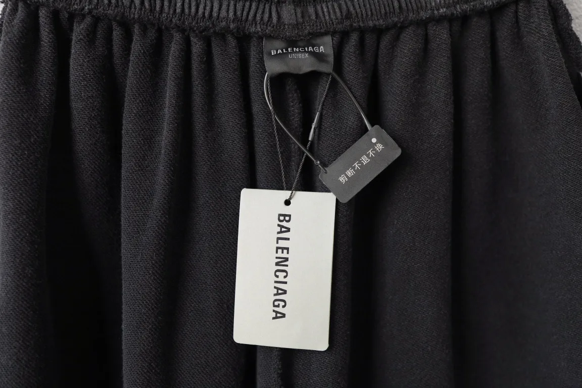 Embroidered Crest Washed Cotton Shorts D19921302 — view 8