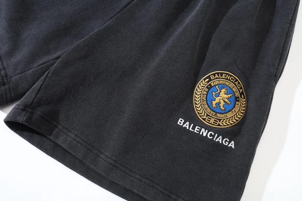 Embroidered Crest Washed Cotton Shorts D19921302 — view 12