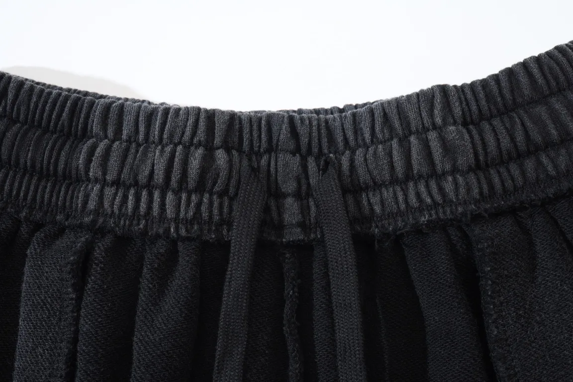 Embroidered Crest Washed Cotton Shorts D19921302 — view 16