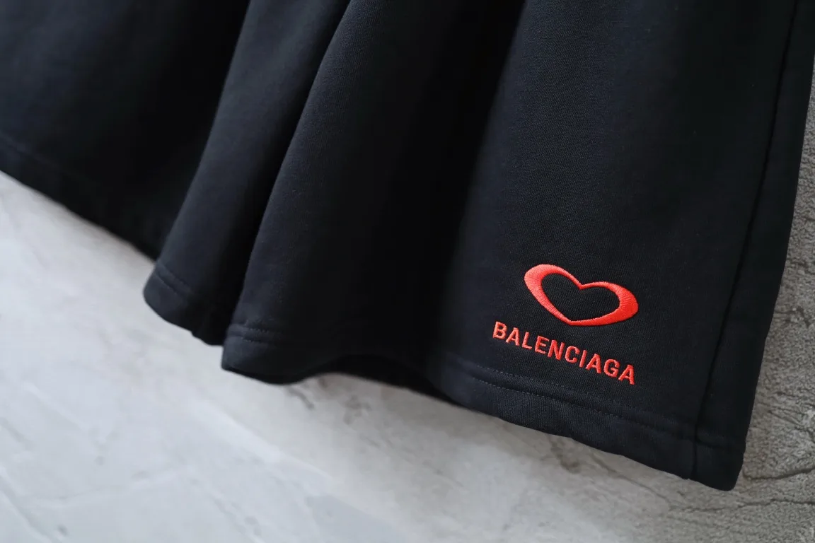 Valentine's Heart Embroidered Cotton Shorts D19921297 — view 3