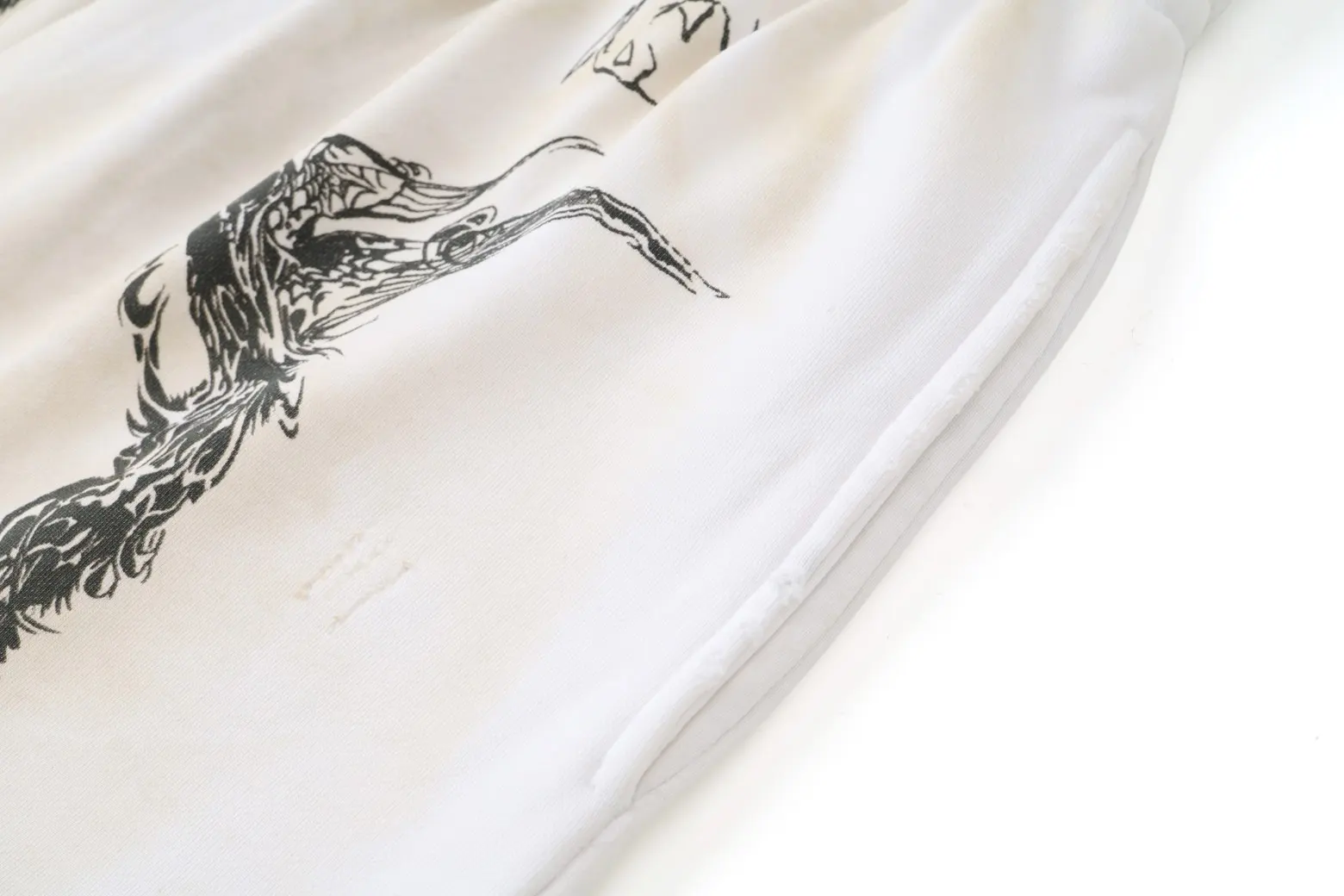 Graffiti Print Distressed Sweat Shorts D18921258 — view 5