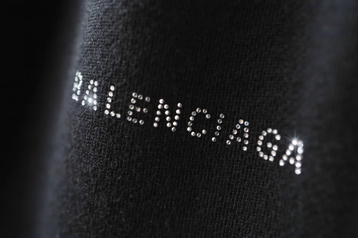 Distressed Logo Rhinestone Sweat Shorts D19521305 — view 3