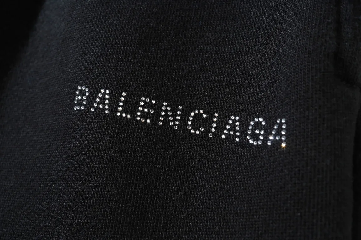 Distressed Logo Rhinestone Sweat Shorts D19521305 — view 12