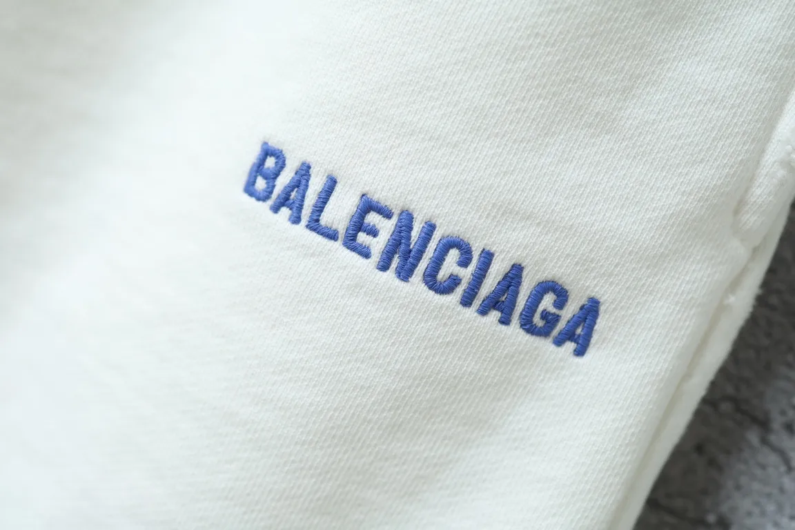 Logo Embroidered Distressed Cotton Shorts D19521304 — view 3