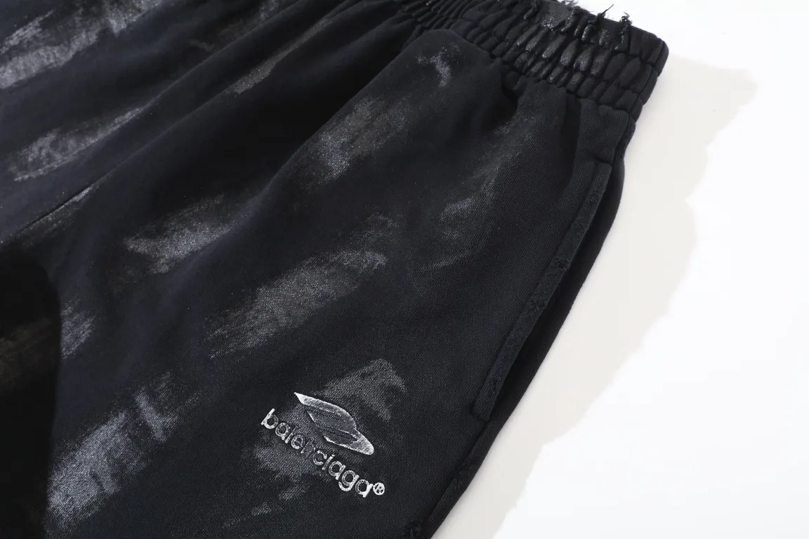 Distressed Mud-Dye Coated Sweat Shorts D21921334 — view 3