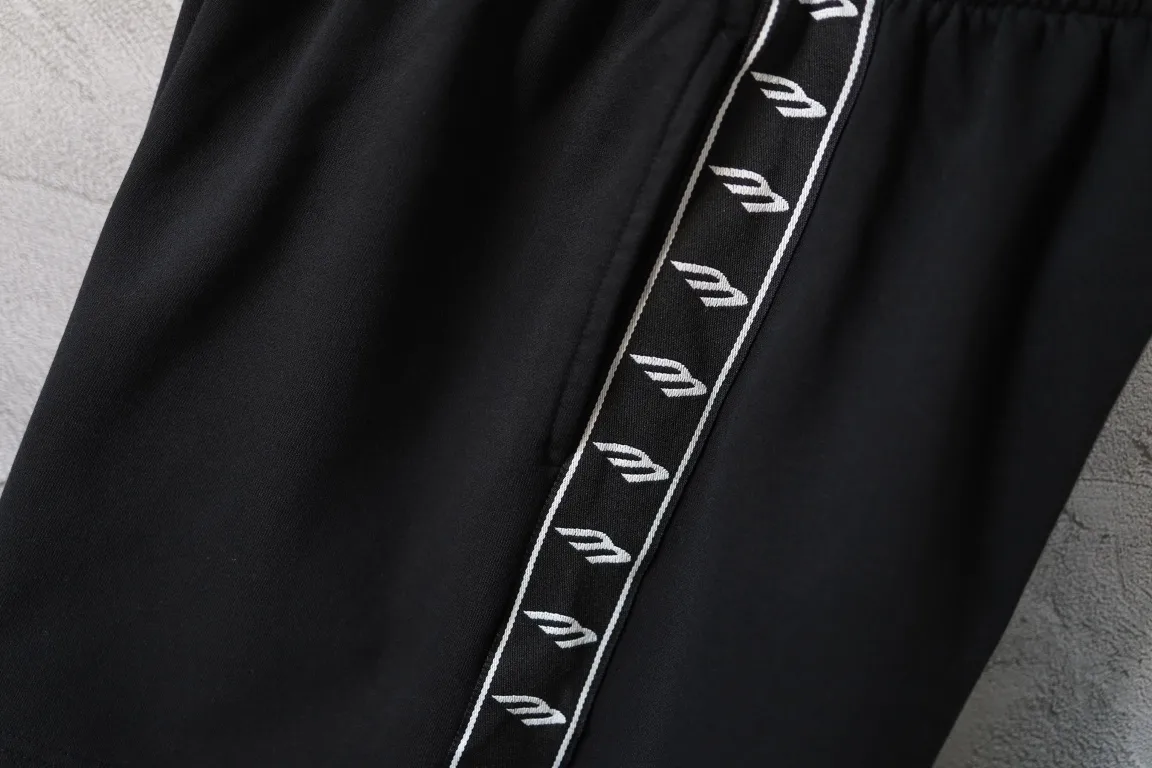 3B Embroidered Logo Tape Sweat Shorts D19521294 — view 3