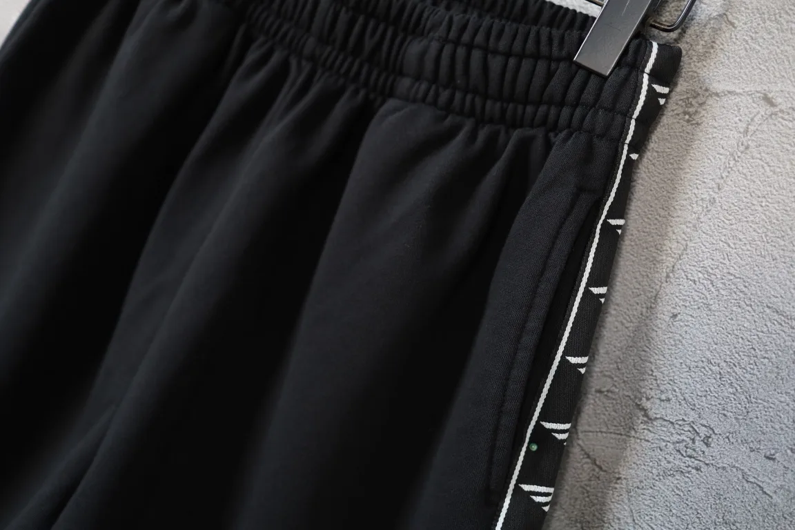 3B Embroidered Logo Tape Sweat Shorts D19521294 — view 5
